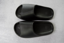 Load image into Gallery viewer, Everyday Sandals in Black
