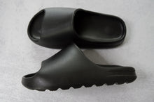 Load image into Gallery viewer, Everyday Sandals in Black
