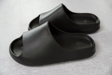 Load image into Gallery viewer, Everyday Sandals in Black
