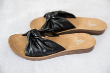 Load image into Gallery viewer, Sea La Vie Sandals in Black
