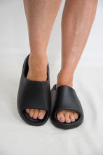 Load image into Gallery viewer, Everyday Sandals in Black
