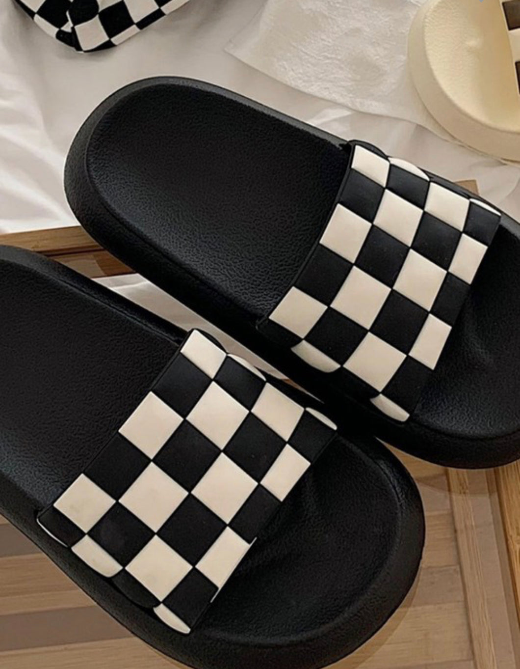 Checkered Slides - Black/White